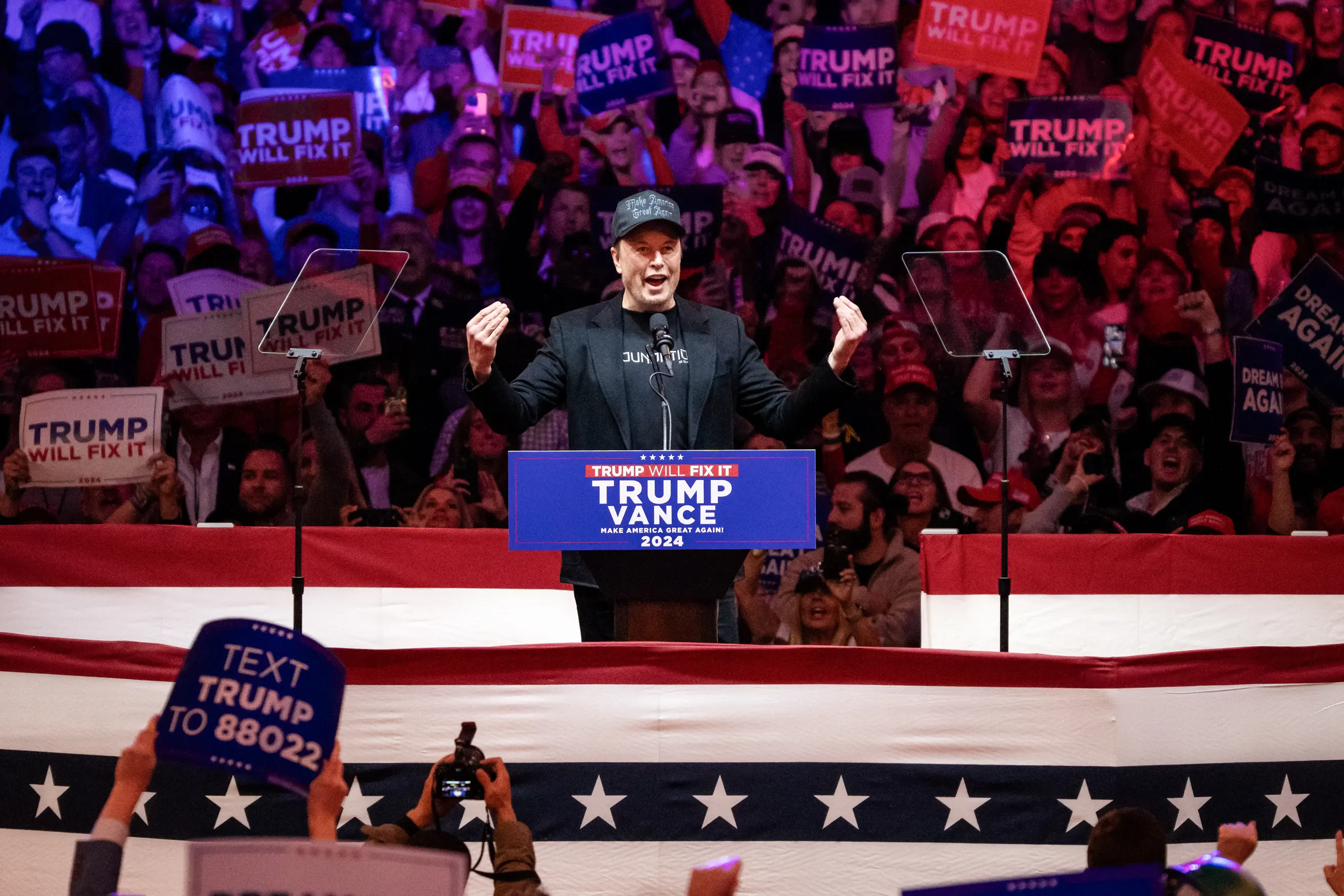 Elon Musk durante comício de Trump