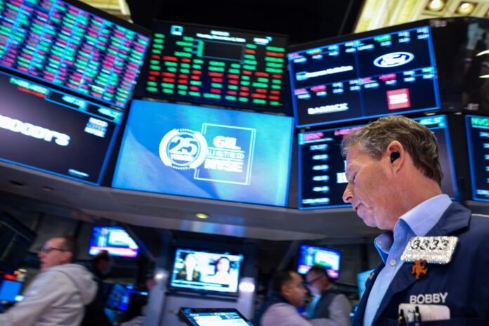 2025-01-21T212232Z_1_LYNXNPEL0K0ZC_RTROPTP_4_WALLST-ABRE.jpg