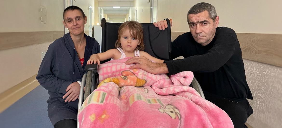 Uma menina de dois anos ficou gravemente ferida quando um foguete atingiu sua casa em Lviv, na Ucrânia Criança ferida em Lviv