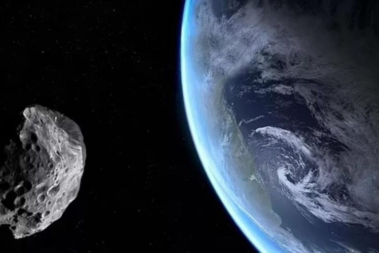 Simulação de um asteroide se aproximando do planeta Terra