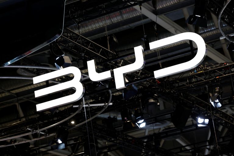 BYD equipará seus modelos acessíveis com tecnologia de direção autônoma similar à da Tesla