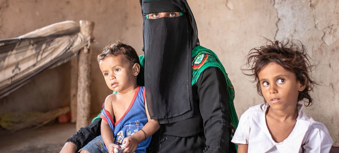 Famílias com insegurança alimentar em Lahj, Iêmen, são apoiadas pelo WFP com assistência monetária para ajudá-las a satisfazer as suas necessidades alimentares