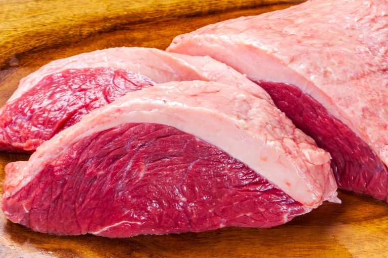 Cortes de carne bovina, como a picanha, são enviados para o mundo