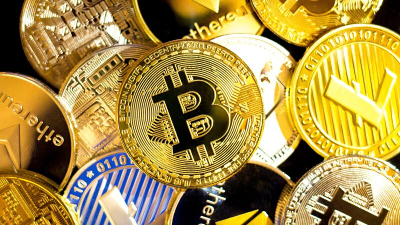 Saiba qual criptomoeda se valorizou mais em 2025