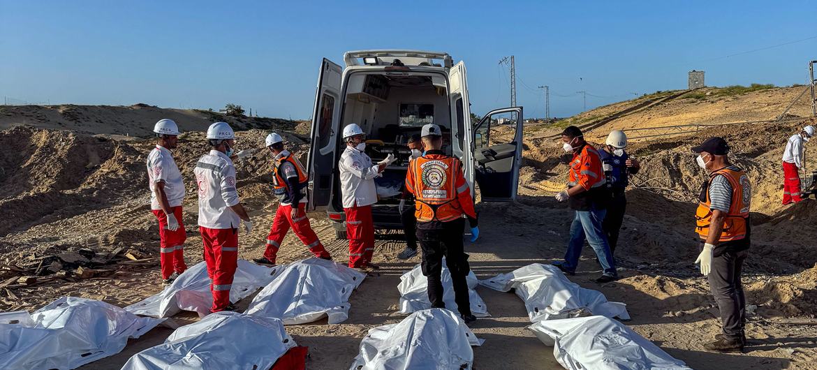 Equipes de resgate em Rafah