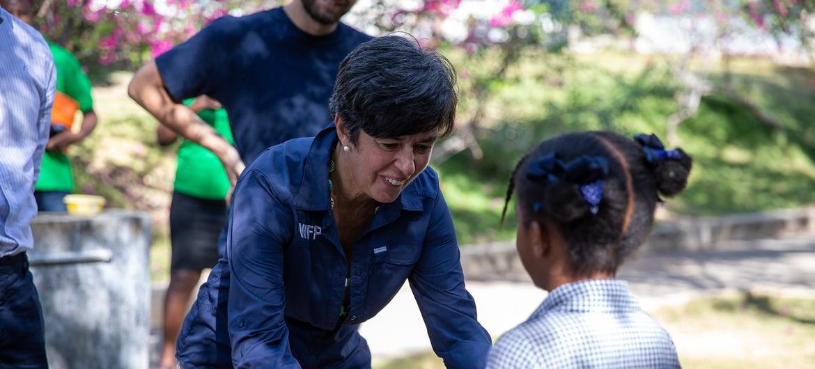 Lola Castro, diretora regional do Programa Mundial de Alimentos para a América Latina e o Caribe, durante visita ao Haiti