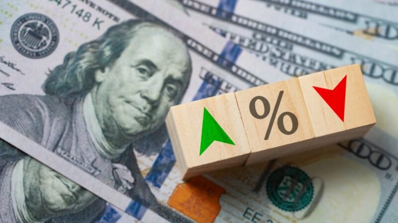 Dólar no fim de 2025 cai de R$ 5,60 para R$ 5,59, projeta Focus; PIB também recua