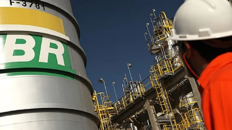 Petrobras (PETR4) abastece cofres públicos com R$ 72,4 bilhões em 3 meses