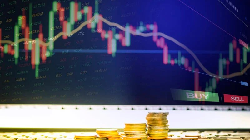 Ibovespa reage no fim, sobe 1,39% e evita mês negativo ‘por pouco’