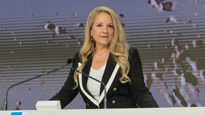 Descubra Gwynne Shotwell: A Visionária por Trás do Sucesso do