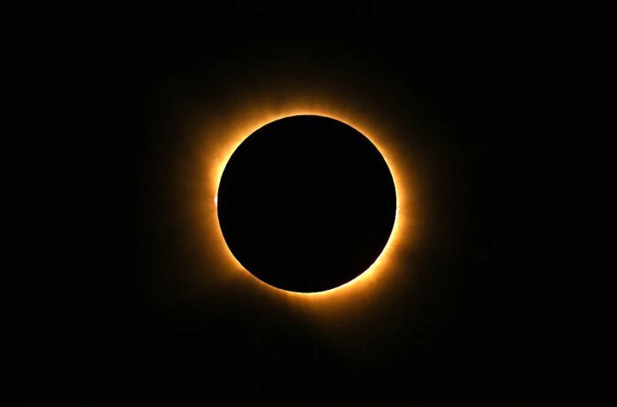 Deslumbrantes Imagens do Eclipse Solar Total de 12 de Outubro: