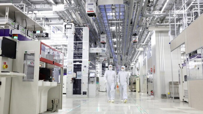 Samsung Alerta: Crise de Chips Pode Durar Até 2028! Descubra