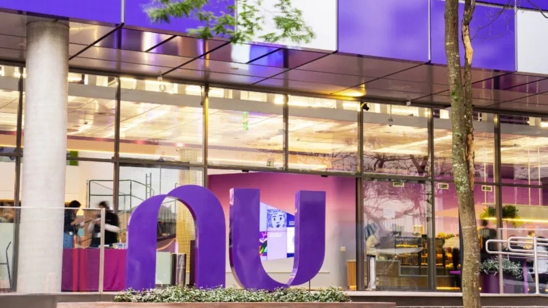 Nubank (ROXO34) está caro? Veja se vale a pena investir